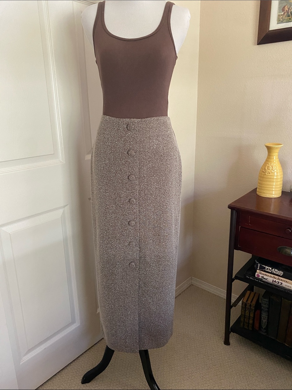 Elie Tahari Brown Button-Front Knit Maxi Skirt 
Size 4